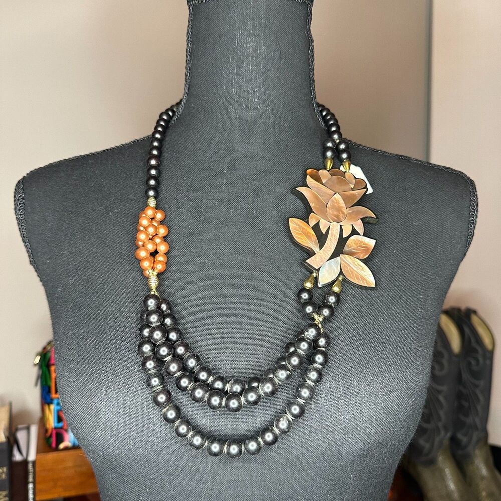 Lee Sands Vintage Mother of Pearl Rose Pearl Necklace 1970's